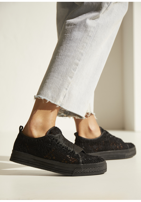Bild: Sneaker von LASCANA: Sneaker mit Spitze VEGAN von LASCANA. Obermaterial, Futter und Decksohle aus Textil. Laufsohle aus Synthetik.