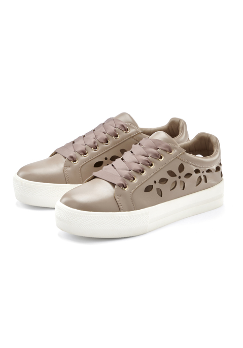 Bild: Sneaker von LASCANA: Leichter Sneaker mit Cut-outs VEGAN von LASCANA. Obermaterial, Futter und Decksohle aus Lederimitat. Laufsohle aus Synthetik.