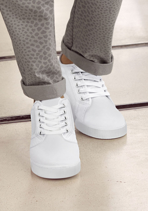 Bild: Sneaker von LASCANA: Sneaker aus Textil VEGAN von LASCANA. Klassischer und zeitloser Style. Weiche und bequeme Innensohle. Obermaterial, Futter und Decksohle aus Textil, Laufsohle aus Synthetik.