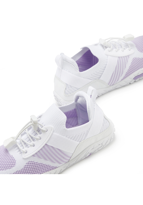 Bild: Sneaker von LASCANA: Sneaker mit ultraleichter und flexibler Sohle VEGAN von LASCANA. Obermaterial aus Lederimitat und Textil. Futter und Decksohle aus Textil. Laufsohle aus Synthetik.