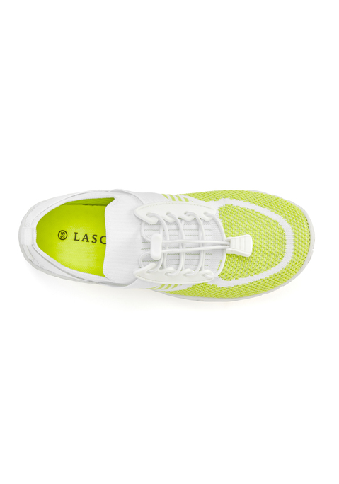 Bild: Sneaker von LASCANA: Sneaker mit ultraleichter und flexibler Sohle VEGAN von LASCANA. Obermaterial aus Lederimitat und Textil. Futter und Decksohle aus Textil. Laufsohle aus Synthetik.