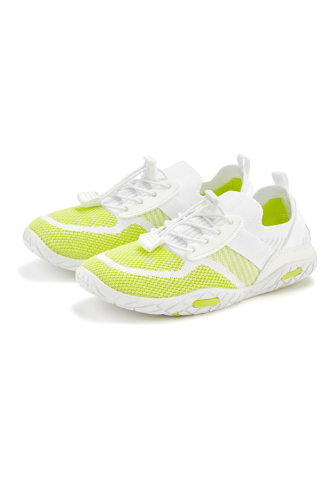 Bild: Sneaker von LASCANA: Sneaker mit ultraleichter und flexibler Sohle VEGAN von LASCANA. Obermaterial aus Lederimitat und Textil. Futter und Decksohle aus Textil. Laufsohle aus Synthetik.