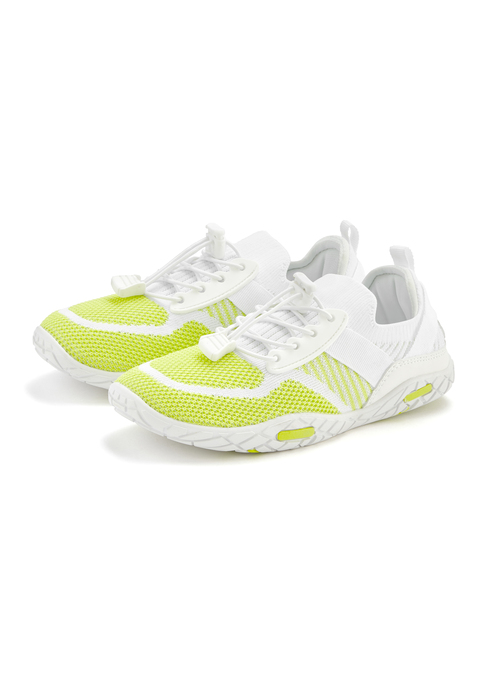 Bild: Sneaker von LASCANA: Sneaker mit ultraleichter und flexibler Sohle VEGAN von LASCANA. Obermaterial aus Lederimitat und Textil. Futter und Decksohle aus Textil. Laufsohle aus Synthetik.