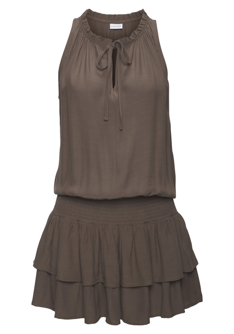 Bild: Sommerkleid von LASCANA: Ärmelloses, kurzes Sommerkleid von Lascana. Schöner Ausschnitt mit Rüschenkante und Bindeband. Breites Smokbündchen auf Hüfthöhe. Schwingender Rockteil mit Volant. Leicht strukturierte Webware.