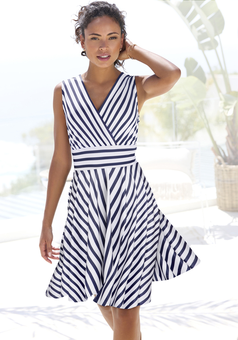 Bild: Sommerkleid von LASCANA: Kleid von Lascana mit verschiedenen Streifendesigns, jedes Teil ein Unikat. Überlappender V-Ausschnitt vorn und hinten. Einsatz mit Querstreifen in der Taille. Schwingendes Rockteil mit vertikalen Streifen. Rocklänge ca. 55 cm. Aus 95% Polyester, 5% Elasthan.