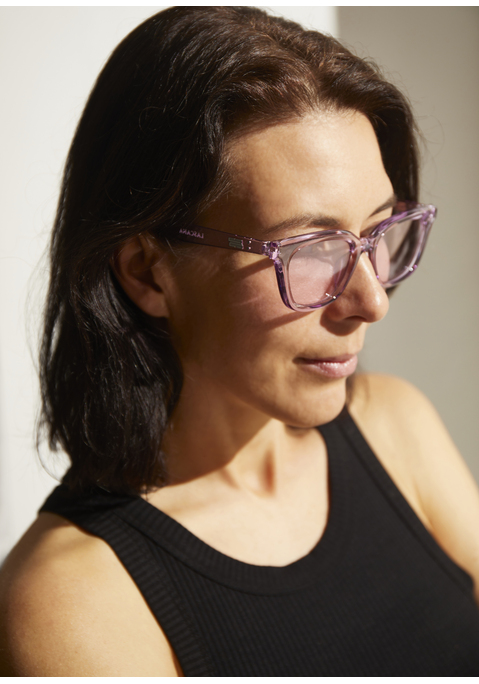 Bild: Sonnenbrille von LASCANA: Trapezförmige Sonnenbrille von Lascana im schlanken Design. Mit semitransparenter Vollrandfassung aus robustem Kunststoff. Ideal für lässige Outfits und diverse Anlässe. Bietet 100% UV-Schutz durch Kunststoffgläser.