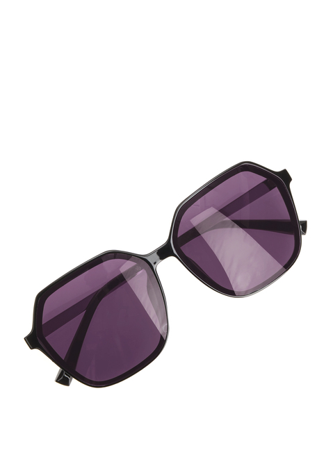 Bild: Sonnenbrille von LASCANA: Sonnenbrille von LASCANA. Vollrandfassung, Brillenbügel und getönte Gläser aus widerstandsfähigem Kunststoff. Bügel aus Metall. 100% UV-Schutz.