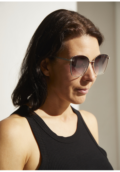 Bild: Sonnenbrille von LASCANA: Modische Sonnenbrille von Lascana im Schmetterlingsdesign. Besonderheit: der Farbverlauf der getönten Gläser. Mit 100% UV-Schutz ausgestattet. Passt perfekt zur Casualmode oder als stylisches Accessoire für Festivals.