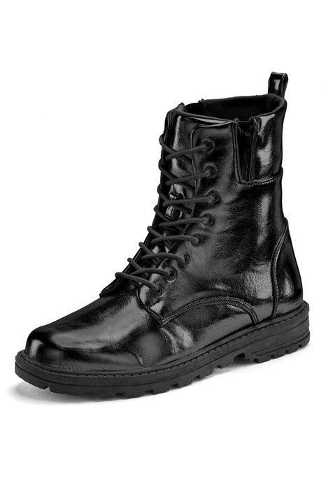 Bild: Stiefelette von LASCANA: Stiefelette im Metallic-Look VEGAN von LASCANA. Obermaterial aus Lederimitat. Futter und Decksohle aus Textil. Laufsohle aus Synthetik.