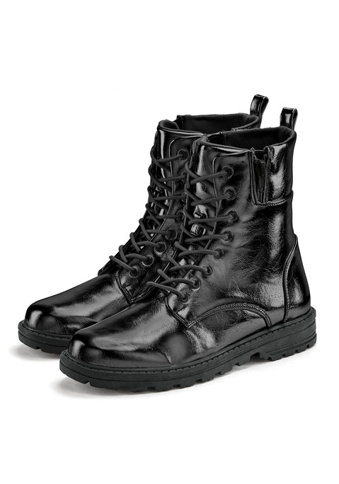 Bild: Stiefelette von LASCANA: Stiefelette im Metallic-Look VEGAN von LASCANA. Obermaterial aus Lederimitat. Futter und Decksohle aus Textil. Laufsohle aus Synthetik.