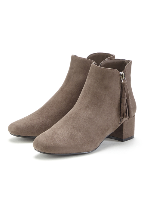 Bild: Stiefelette von LASCANA: Stiefelette mit Blockabsatz VEGAN von LASCANA. Absatzhöhe ca. 4,5 cm. Obermaterial aus Microfaser. Futter aus Textil. Decksohle aus Lederimitat. Laufsohle aus Synthetik.