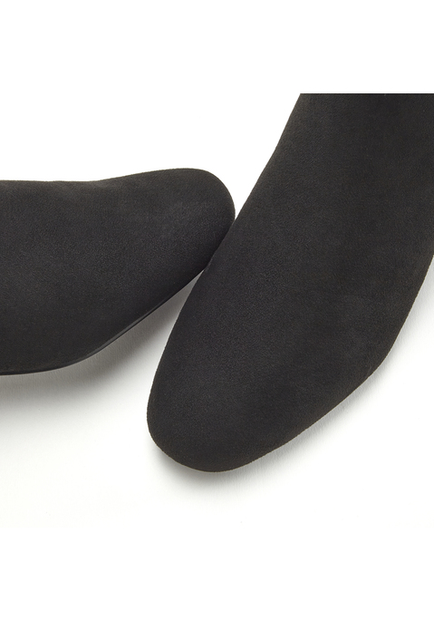 Bild: Stiefelette von LASCANA: Stiefelette mit Blockabsatz VEGAN von LASCANA. Absatzhöhe ca. 4,5 cm. Obermaterial aus Microfaser. Futter aus Textil. Decksohle aus Lederimitat. Laufsohle aus Synthetik.