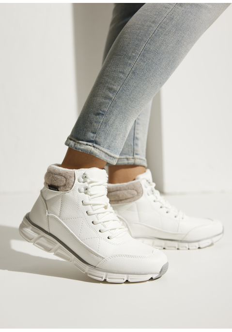 Bild: Stiefelette von LASCANA: Bequeme Stiefelette von Lascana mit wasserabweisender COMFORTEX-Klimamembran. Windabweisend. Mit herausnehmbarer Innensohle, geeignet für lose Einlagen. Ideal für Outdoor und zu Jeans.