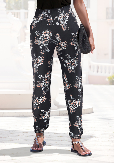 Bild: Strandhose von LASCANA: Luftige Strandhose von Lascana im trendigen Blumenmuster. Lässige Passform mit Stretchbund und elastischen Bündchen an den Beinsäumen. Seitliche Eingrifftaschen. Für Urlaub und Freizeit. Weich fließende Qualität.
