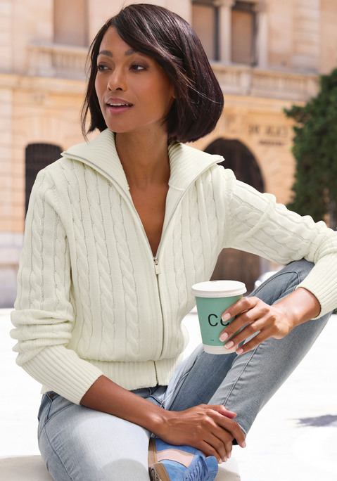 Bild: Strickjacke von LASCANA: Strickjacke von Lascana mit Umlegekragen, Reißverschluss vorn, langen Ärmeln und breiten Rippabschlüssen. Trageangenehmer, weicher Baumwoll-Mix.