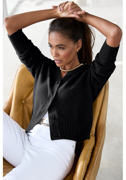 Bild: Strickjacke von LASCANA: Elegante Strickjacke von Lascana. Besonders hervorzuheben: der tiefe V-Ausschnitt und die Knopfleiste. Lockere Passform und modisch gerippte Bündchen. Ideal für Casual und saisonale Looks. Aus reinem, superweichem Kaschmirstrick.