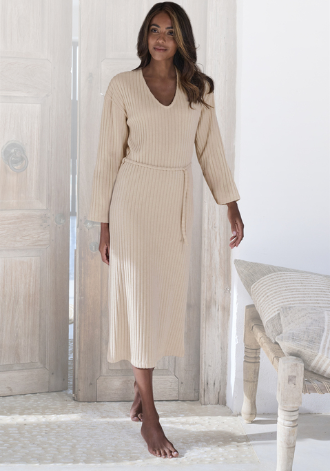 Bild: Strickkleid von LASCANA: Langes Rippkleid von Lascana in Rippoptik. Tiefer V-Ausschnitt. 3/4-lange Ärmel mit überschnittenen Schulternähten. Schmaler Bindegürtel auf Taillenhöhe. Figurbetonte Passform. Weiche Qualität.