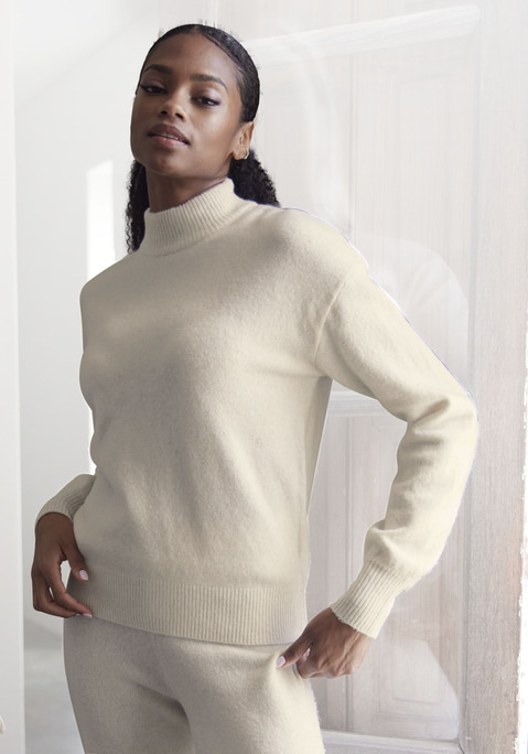 Bild: Strickpullover von LASCANA: Bequemer Strickpullover von Lascana mit kleinem Stehkragen und langen Ärmel. Gerippte Bündchen. Toller Kombipartner. Kuschelig weiche Strickqualität.