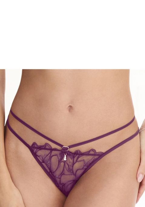 Bild: String von LASCANA: Verführerischer String mit feiner Zierschleife und hübschem Glitzeraccessoire. Mit schimmernder Spitze und aufregender Bänder-Optik. Mit eingearbeitetem Baumwollzwickel. Passende BHs aus der gleichen Serie erhältlich. Mit Liebe & Leidenschaft in Hamburg kreiert. Obermaterial: 76% Polyester, 18% Polyamid, 6% Elasthan.