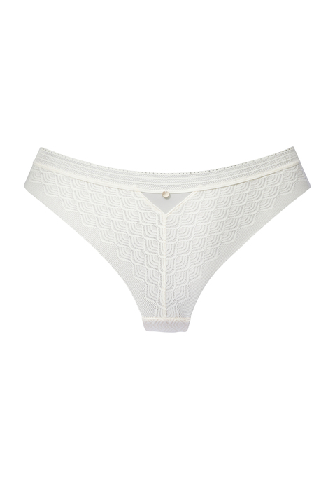Bild: String von LASCANA: Modischer String mit kleinem Metallaccessoire vorne mittig. Aus Spitze in moderner Optik mit extraflachen Kanten. Mit eingearbeitetem Baumwollzwickel. Passende BHs aus der gleichen Serie erhältlich. Mit Liebe & Leidenschaft in Hamburg kreiert. Aus 81% Polyamid, 19% Elasthan.