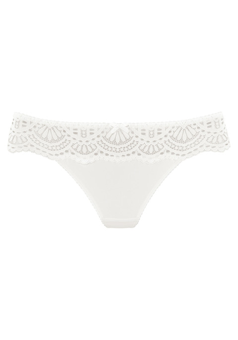 Bild: String von LASCANA: Der String von Lascana besticht mit seiner femininen, romantischen Optik. Das Bündchen aus edler Spitze ist zusammen mit der kleinen Zierschleife in der vorderen Mitte ein echter Hingucker. Das angenehm weiche Microtouch Material ermöglicht einen tollen Tragekomfort. Ein passender BH aus der gleichen Serie ist ebenfalls erhältlich. Aus 88% Polyamid, 12% Elasthan.