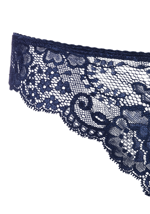 Bild: String von LASCANA: Verspielter String von Lascana aus foraler Spitze. Kleine Zierschleife in der Mitte vorn. Baumwollzwickel für viel Tragekomfort. Weiche, elastische Qualität.