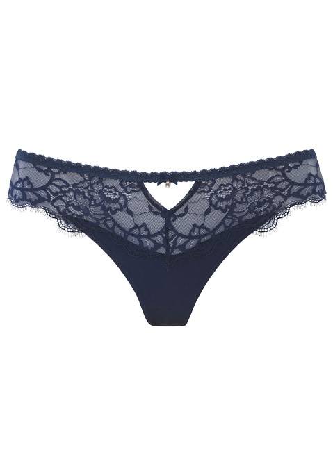 Bild: String von LASCANA: Femininer String aus floraler Spitze und edler Qualität mit hohem Seidenanteil. Mit einzigartigem Glitzeraccessoire und Zierschleife in der vorderen Mitte. Mit eingearbeitetem Baumwollzwickel. Mit passenden BHs aus der gleichen Serie erhältlich. Mit Liebe & Leidenschaft in Hamburg kreiert. Obermaterial: 56% Polyamid, 32% Seide, 12% Elasthan.