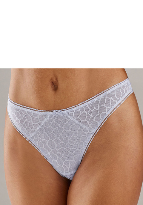 Bild: String von LASCANA: Klassischer String mit feiner Zierschleife in der vorderen Mitte. Vorne aus modischem , leicht schimmerndem Netz-Muster. Mit eingearbeitetem Baumwollzwickel. Passender BH aus der gleichen Serie erhältlich. Mit Liebe & Leidenschaft in Hamburg kreiert. Obermaterial: 89% Polyamid, 11% Elasthan.