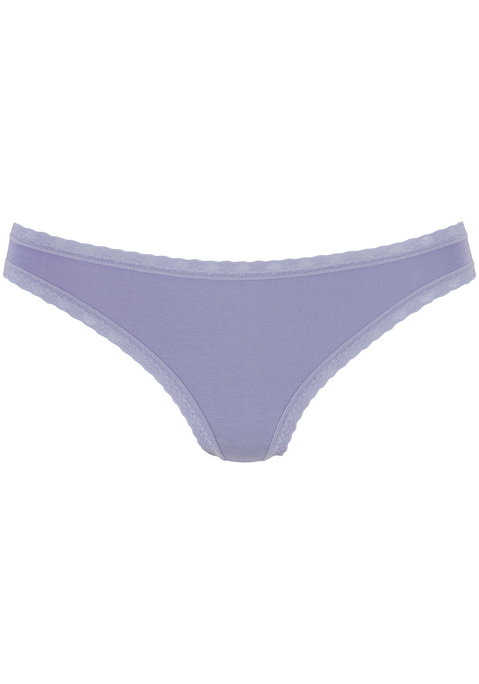 Bild: String von LASCANA: Schöner unifarbener String von Lascana im praktischen 3er-Pack. Blümchenspitze am Bund und Beinausschnitt für einen verspielten Akzent. Weiche Single-Jersey-Qualität mit Modal für ein glattes und angenehmes Tragegefühl.