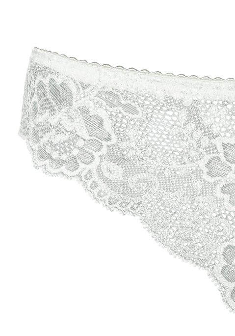 Bild: String von LASCANA: Verspielter String von Lascana aus foraler Spitze. Kleine Zierschleife in der Mitte vorn. Baumwollzwickel für viel Tragekomfort. Weiche, elastische Qualität.