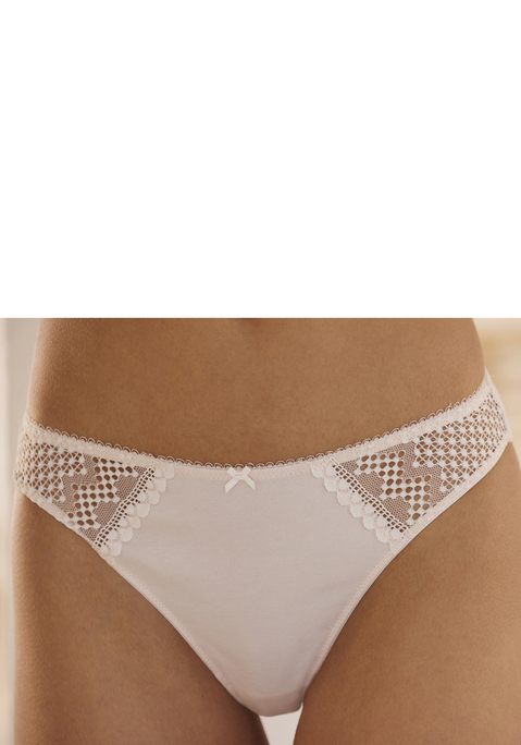 Bild: String von LASCANA: Hübscher String aus weicher Bio-Baumwolle. Mit feinen Spitzeneinsätzen und Zierschleife. Mit eingearbeitetem Baumwollzwickel. Passende BH's aus der gleichen Serie erhältlich. Obermaterial: 78% Baumwolle, 16% Polyamid, 6% Elasthan.