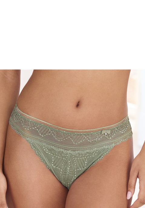 Bild: String von LASCANA: Femininer String mit feiner Zierschleife in der vorderen Mitte. Rundherum überzogen mit anteilig recycelter Spitze in blumiger Optik. Mit eingearbeitetem Baumwollzwickel. Passende BH's aus der gleichen Serie erhältlich. Mit Liebe & Leidenschaft in Hamburg kreiert. Spitze aus 56% Polyamid recycelt, 27% Polyamid, 17% Elasthan, Microtouchmaterial aus 83% recyceltem Polyamid