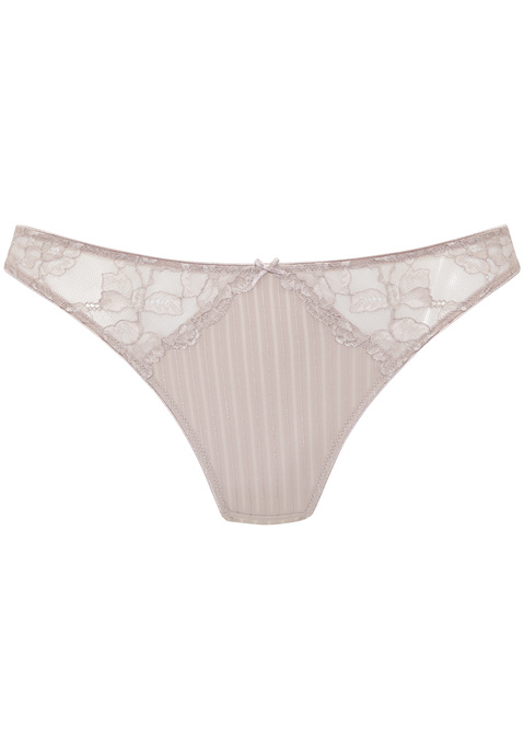 Bild: String von LASCANA: Modischer String mit feiner Zierschleife in der vorderen Mitte. Aus weichem Microtouch mit filigranem Glanzfaden & feiner, floraler Spitze. Mit eingearbeitetem Baumwollzwickel. Passende BHs erhältlich, um dein Wäsche-Set zu vervollständigen. Mit Liebe & Leidenschaft in Hamburg kreiert. Aus 86% Polyamid, 14% Elasthan.