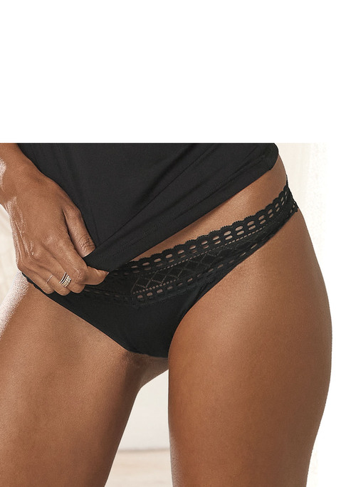 Bild: String von LASCANA: Ausgefallener Spitzen-String mit Ethnomuster im 2er-Pack von Lascana. Grafische Spitze am Bündchen und am Po. Verführerisch niedrige Leibhöhe. Passendes Top und Bustier erhältlich. Elastische Qualität für eine optimale Passform.