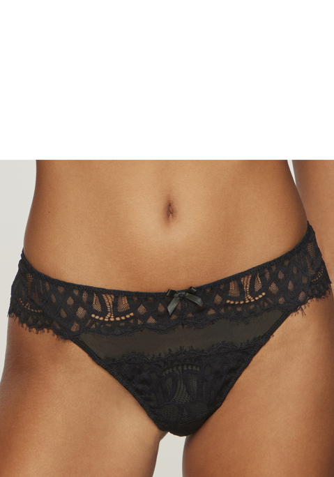 Bild: String von LASCANA: Femininer String anteilig aus recyceltem Material. Rundherum aus filigraner Spitze und transparentem Mesh. Mit eingearbeitetem Baumwollzwickel. Mit einem passenden BH aus der gleichen Serie erhältlich. Mit Liebe & Leidenschaft in Hamburg kreiert. Obermaterial: 87% Polyamid, 13% Elasthan.