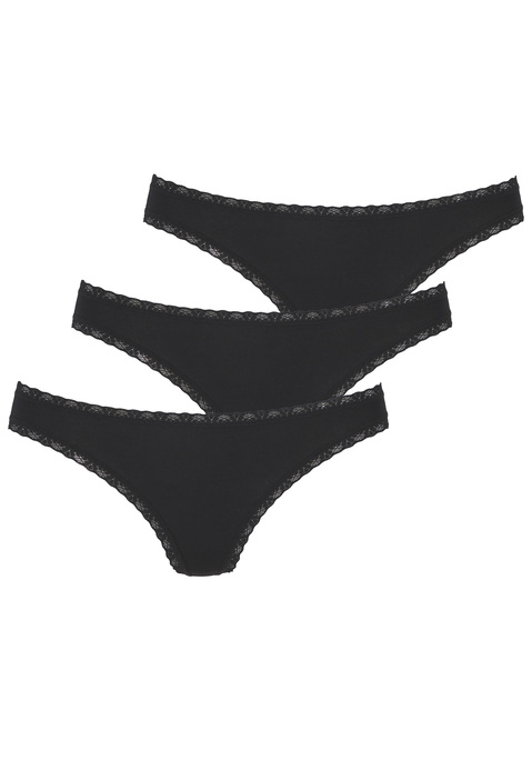 Bild: String von LASCANA: Schöner unifarbener String von Lascana im praktischen 3er-Pack. Blümchenspitze am Bund und Beinausschnitt für einen verspielten Akzent. Weiche Single-Jersey-Qualität mit Modal für ein glattes und angenehmes Tragegefühl.
