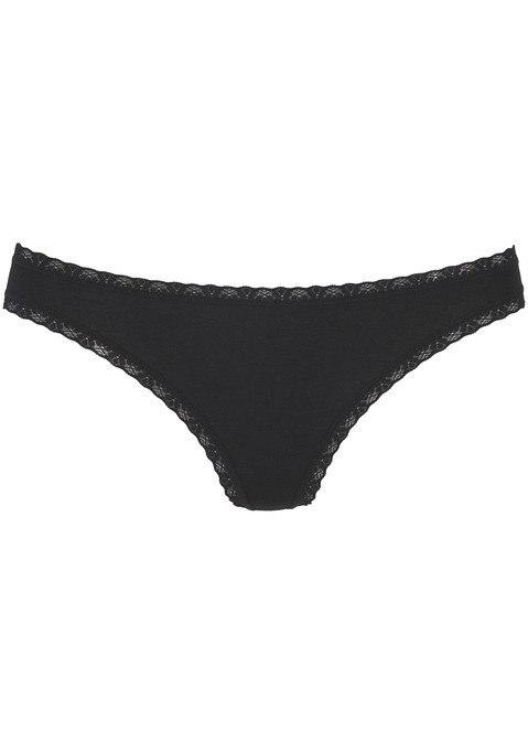Bild: String von LASCANA: Schöner unifarbener String von Lascana im praktischen 3er-Pack. Blümchenspitze am Bund und Beinausschnitt für einen verspielten Akzent. Weiche Single-Jersey-Qualität mit Modal für ein glattes und angenehmes Tragegefühl.