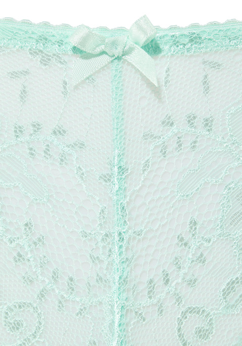 Bild: String von LASCANA: Verspielter String von Lascana aus foraler Spitze. Kleine Zierschleife in der Mitte vorn. Baumwollzwickel für viel Tragekomfort. Weiche, elastische Qualität.