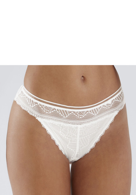 Bild: String von LASCANA: Femininer String mit feiner Zierschleife in der vorderen Mitte. Rundherum überzogen mit anteilig recycelter Spitze in blumiger Optik. Mit eingearbeitetem Baumwollzwickel. Passende BH's aus der gleichen Serie erhältlich. Mit Liebe & Leidenschaft in Hamburg kreiert. Spitze aus 56% Polyamid recycelt, 27% Polyamid, 17% Elasthan, Microtouchmaterial aus 83% recyceltem Polyamid
