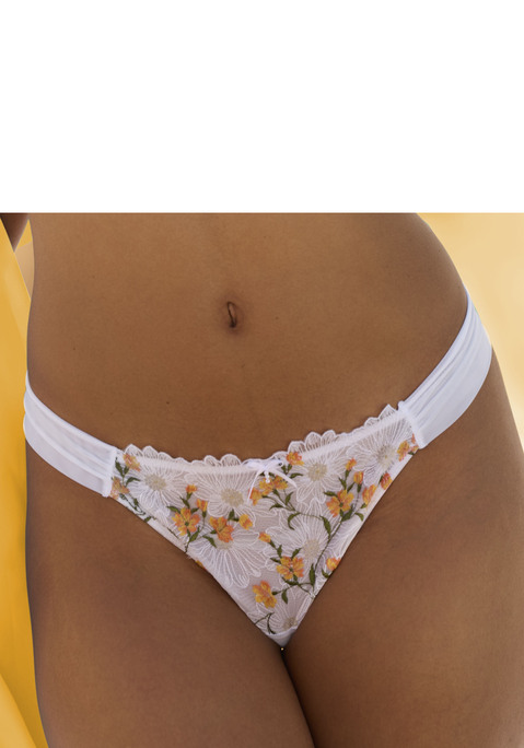 Bild: String von LASCANA: Femininer String mit feiner Zierschleife und edlem Perlenaccessoire vorne mittig. Aus zarter, floraler Stickereispitze und weichem Mesh. Mit eingearbeitetem Baumwollzwickel. Passende BHs aus der gleichen Serie erhältlich. Mit Liebe & Leidenschaft in Hamburg kreiert. Aus 70% Polyamid, 20% Polyester, 10% Elasthan.
