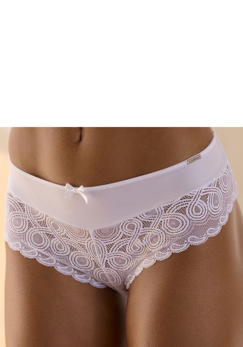 Bild: Stringpanty von LASCANA: Feminine Stringpanty mit extravaganter Spitze. Breiter, elastischer Bund mit feiner Zierschleife. Mit eingearbeiteten Baumwollzwickel. Passende BH's aus der gleichen Serie erhältlich. Mit Liebe & Leidenschaft in Hamburg kreiert. Obermaterial: 89% Polyamid, 11% Elasthan.