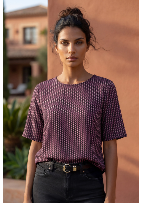 Bild: T-Shirt von LASCANA: T-Shirt von Lascana mit modischem Alloverprint. Rundhalsausschnitt mit kleinem Cut-out und Knopfdetail hinten. Passt gut zu Hosen und  Röcken und ist vielseitig kombinierbar für Alltag und Freizeit. Weich fließende Viskose.