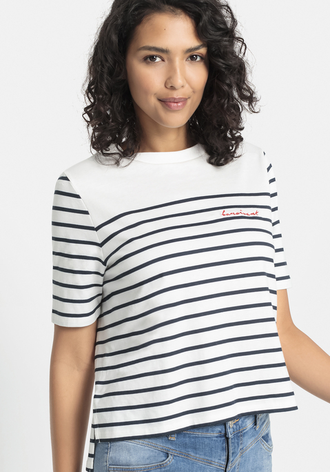 Bild: T-Shirt von LASCANA: Legeres Shirt von Lascana mit Streifenmuster. Kontrastfarbene Stickerei auf der Brust. Saum hinten länger geschnitten. Aus reiner Baumwolle.