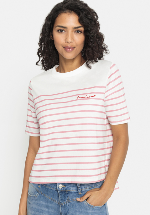 Bild: T-Shirt von LASCANA: Legeres Shirt von Lascana mit Streifenmuster. Kontrastfarbene Stickerei auf der Brust. Saum hinten länger geschnitten. Aus reiner Baumwolle.