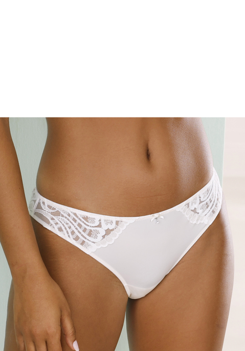 Bild: Tanga von LASCANA: Femininer Tanga mit extravagantem Glitzeraccessoire und feiner Zierschleife. Aus feiner, leicht transparenter Spitze und weichem Microtouch-Material. Mit eingearbeitetem Baumwollzwickel. Passende BHs aus der gleichen Serie erhältlich. Mit Liebe & Leidenschaft in Hamburg kreiert. Aus 89% Polyamid, 11% Elasthan.
