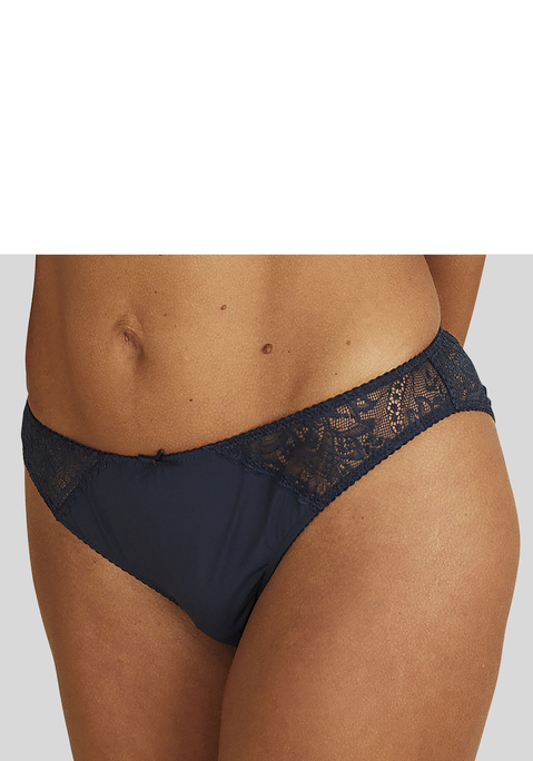 Bild: Tanga von LASCANA: Femininer Tanga mit verführerischen Details. Hinten aus zarter Spitze gehalten. Vorne aus angenehm Weichen Soft-Material. Mit eingearbeitetem Baumwollzwickel. Passender BH aus der gleichen Serie erhältlich. Aus 86% Polyamid, 14% Elasthan.