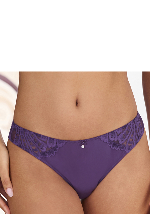 Bild: Tanga von LASCANA: Femininer Tanga mit extravagantem Glitzeraccessoire und feiner Zierschleife. Aus feiner, leicht transparenter Spitze und weichem Microtouch-Material. Mit eingearbeitetem Baumwollzwickel. Passende BHs aus der gleichen Serie erhältlich. Mit Liebe & Leidenschaft in Hamburg kreiert. Aus 89% Polyamid, 11% Elasthan.