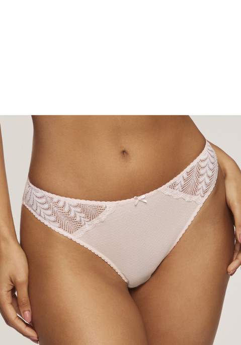 Bild: Tanga von LASCANA: Femininer Tanga in abdeckender Schnittform und Zierschleife. Hinten und an den Seiten aus dezent transparenter Spitze. Mit eingearbeitetem Baumwollzwickel. Passender BH aus der gleichen Serie erhältlich. Mit Liebe & Leidenschaft in Hamburg kreiert. Obermaterial: 87% Polyamid, 13% Elasthan.