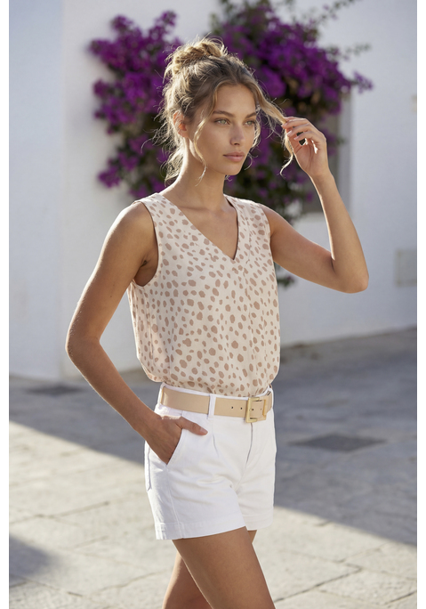 Bild: Tanktop von LASCANA: Top von Lascana mit modischem Punktedruck. V-Ausschnitt mit Liegefalte. Breite Träger. Leicht ausgestellte Passform. Weich fließender Viskosejersey.