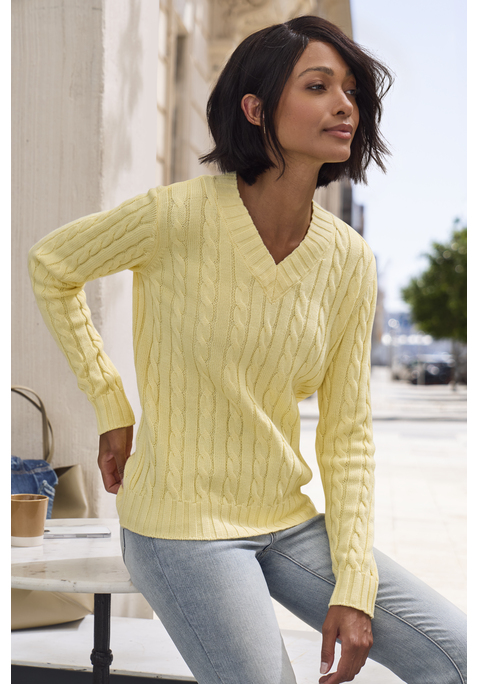 Bild: V-Ausschnitt-Pullover von LASCANA: Unifarbener Strickpullover von Lascana mit klassischem Zopfstrickmuster und tiefem V-Ausschnitt. Lange Ärmel, gerade Passform, hüftlang. Breite Rippbündchen an Ausschnitt, Ärmeln und Saum. Ideal für Herbst, Winter und kühle Frühlingstage. Weiche Strickqualität.